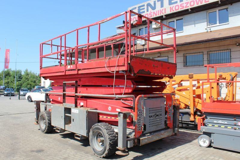 Podnośnik nożycowy 4x4 spalinowy 17 m Skyjack SJ9250 - Ножичний підйомник: фото 2 Podnośnik nożycowy 4x4 spalinowy 17 m Skyjack SJ9250 - Ножичний підйомник: фото 2