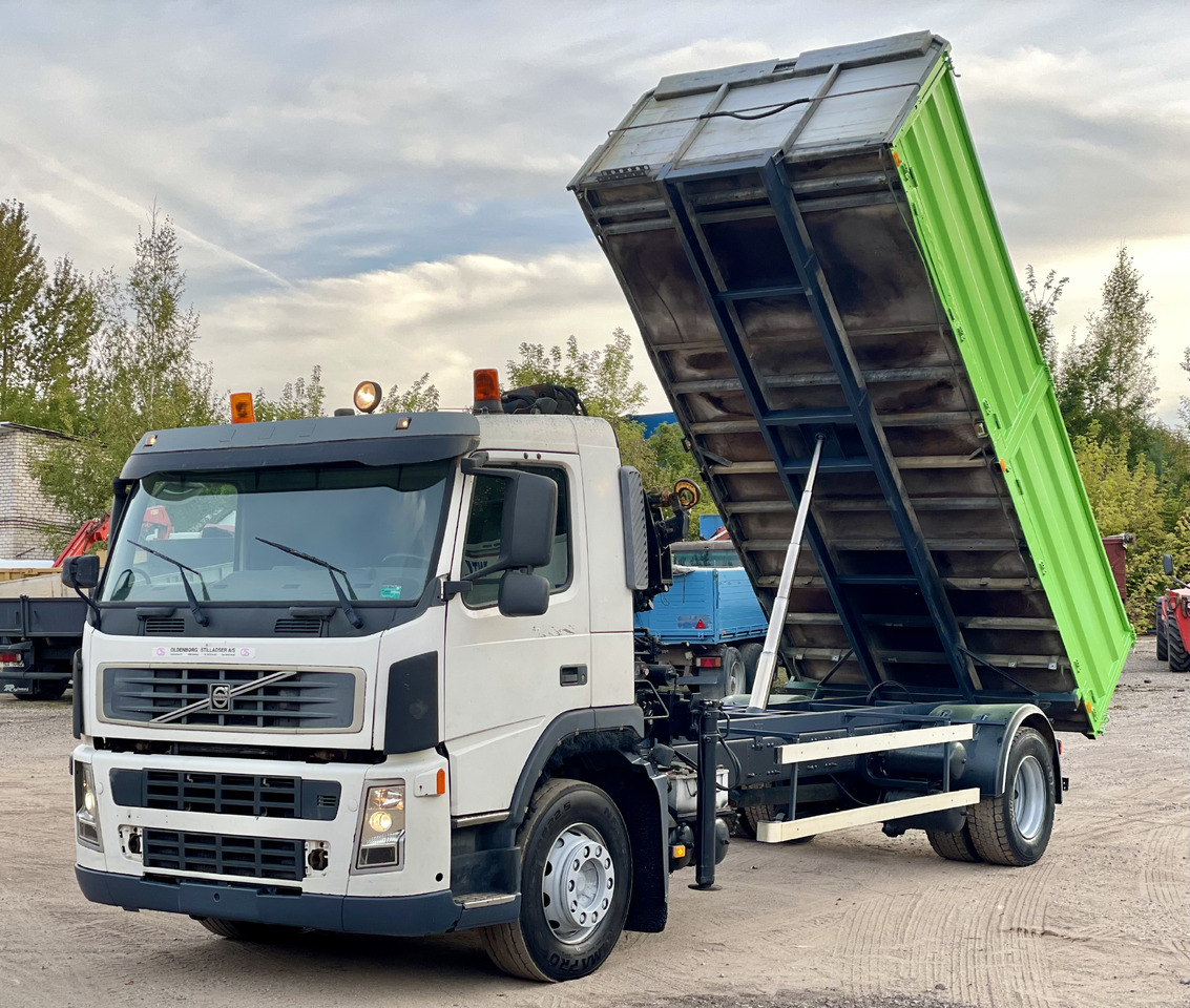 VOLVO FM - Вантажівка з маніпулятором: фото 1 VOLVO FM - Вантажівка з маніпулятором: фото 1