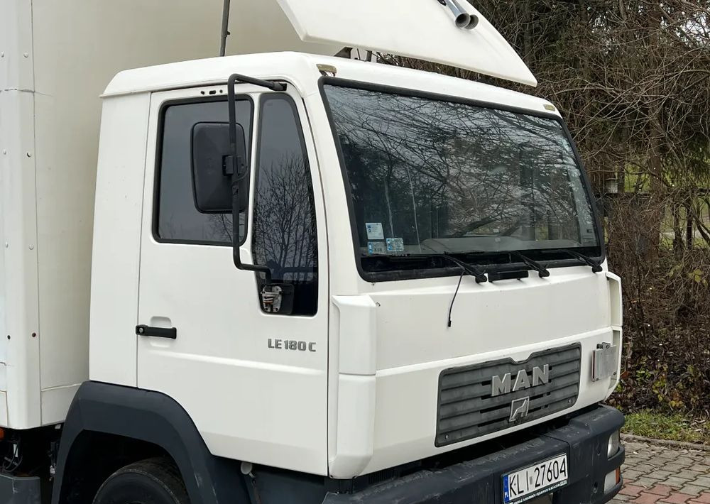 MAN MAN 8-180 KONTENER WINDA ZAŁADOWCZA - Вантажівка з закритим кузовом: фото 4 MAN MAN 8-180 KONTENER WINDA ZAŁADOWCZA - Вантажівка з закритим кузовом: фото 4