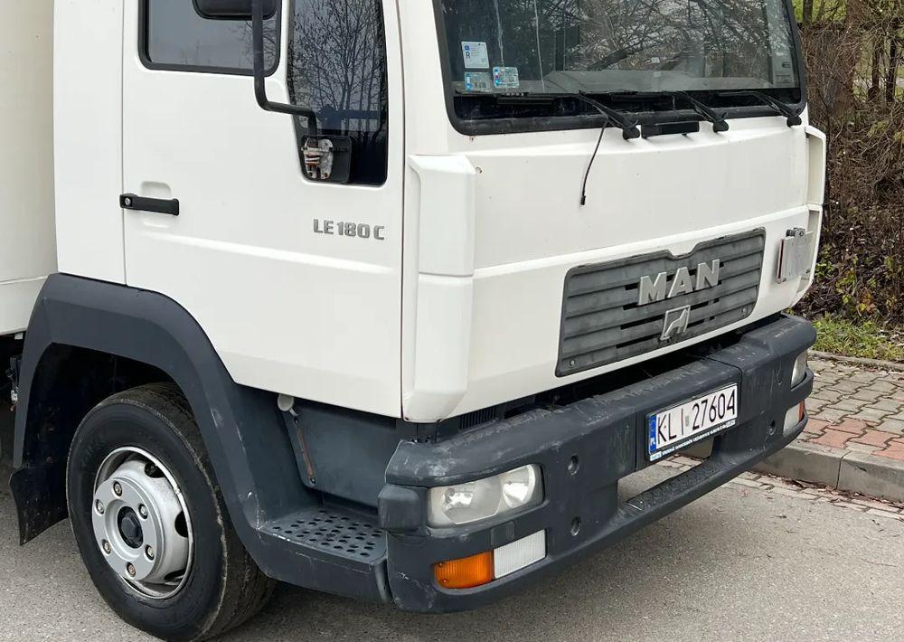 MAN MAN 8-180 KONTENER WINDA ZAŁADOWCZA - Вантажівка з закритим кузовом: фото 3 MAN MAN 8-180 KONTENER WINDA ZAŁADOWCZA - Вантажівка з закритим кузовом: фото 3