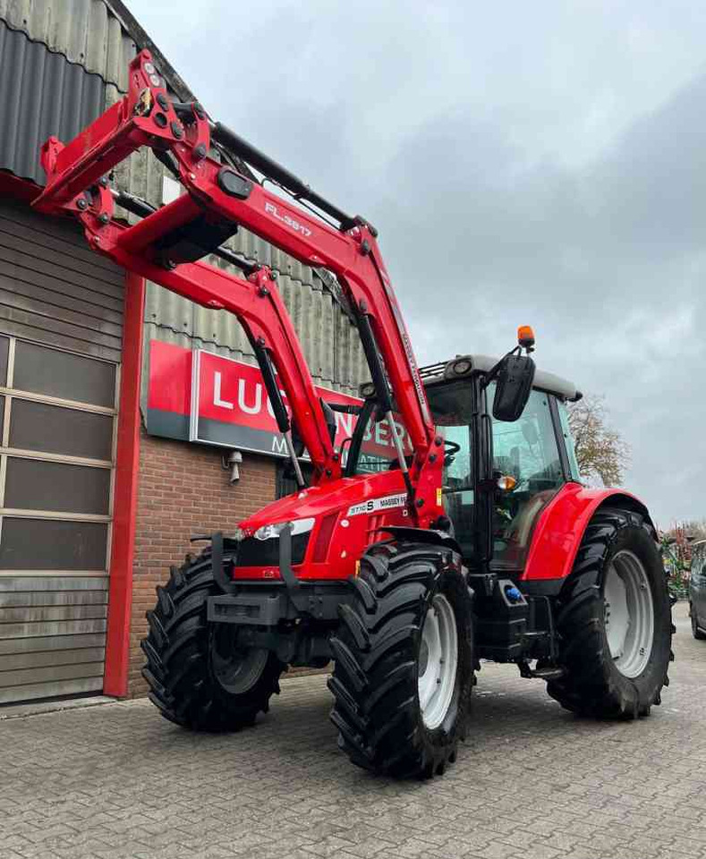 Massey Ferguson 5710S Dyna-4 Essential Voorlader Tractoren - Трактор: фото 2 Massey Ferguson 5710S Dyna-4 Essential Voorlader Tractoren - Трактор: фото 2