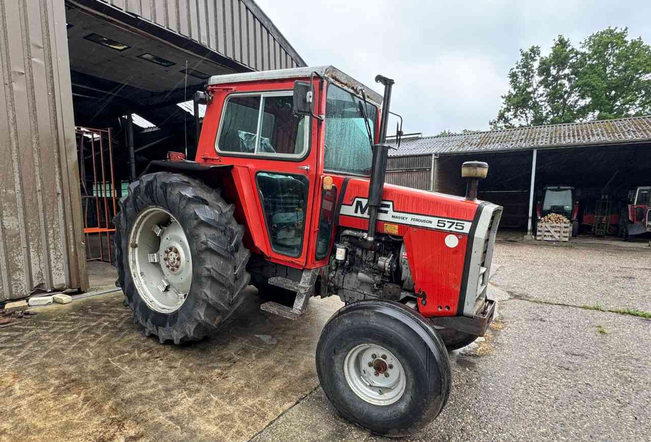 Massey Ferguson 575 - Трактор: фото 2 Massey Ferguson 575 - Трактор: фото 2
