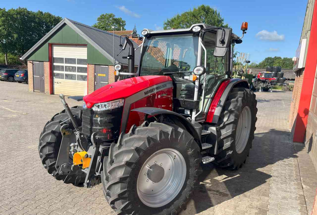 Massey Ferguson 5M.145 Dyna-4 Tractoren - Трактор: фото 3 Massey Ferguson 5M.145 Dyna-4 Tractoren - Трактор: фото 3
