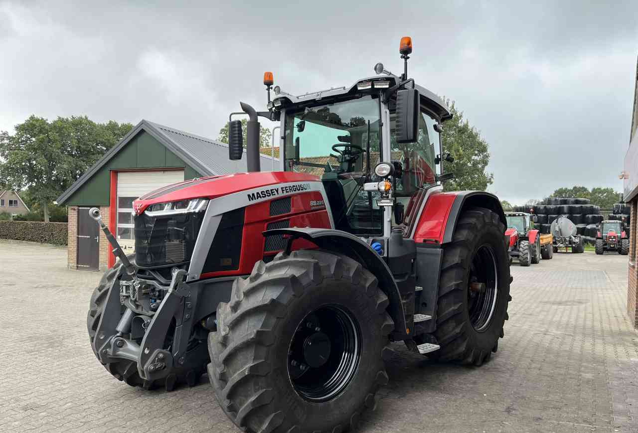 Massey Ferguson 8S.225 Dyna-VT Exclusive Tractoren - Трактор: фото 2 Massey Ferguson 8S.225 Dyna-VT Exclusive Tractoren - Трактор: фото 2