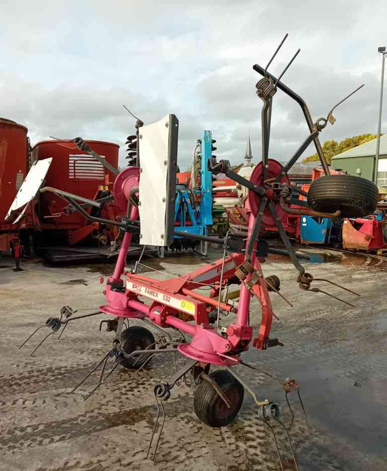 PZ Fanex 532 - Сіноворушилка: фото 3 PZ Fanex 532 - Сіноворушилка: фото 3