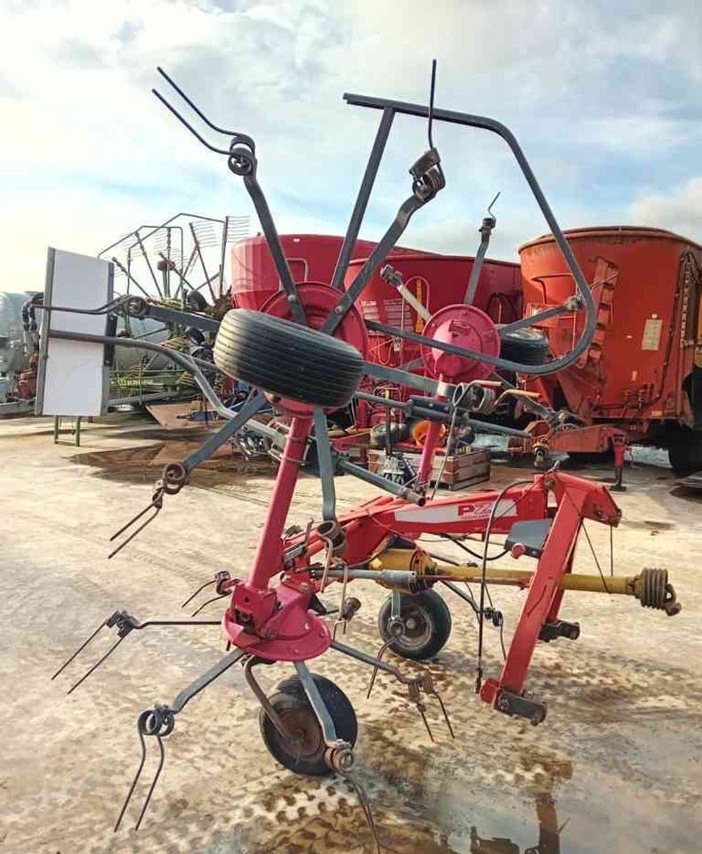 PZ Fanex 532 - Сіноворушилка: фото 4 PZ Fanex 532 - Сіноворушилка: фото 4