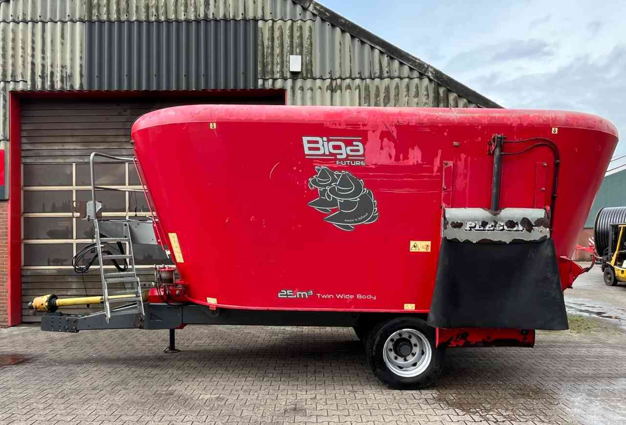 Peecon VME 250 Voermengwagen voermachines - Кормороздавач: фото 1 Peecon VME 250 Voermengwagen voermachines - Кормороздавач: фото 1