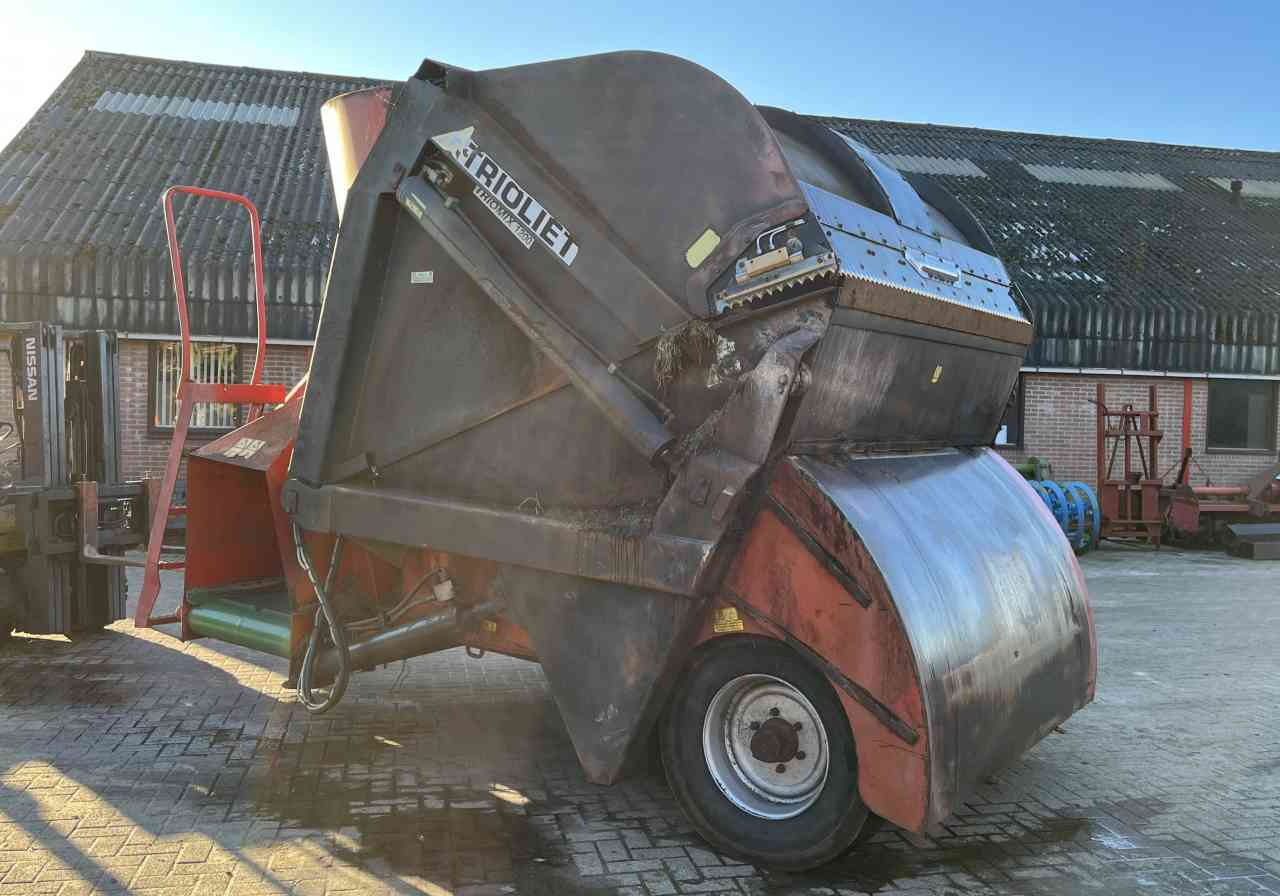 Trioliet Triomix 1200 zelfladende voermengwagen voermachines - Кормороздавач: фото 4 Trioliet Triomix 1200 zelfladende voermengwagen voermachines - Кормороздавач: фото 4