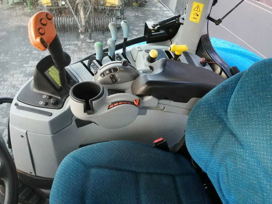 Ciągnik New Holland T7 200 RANGE COMMAND - Трактор: фото 2 Ciągnik New Holland T7 200 RANGE COMMAND - Трактор: фото 2