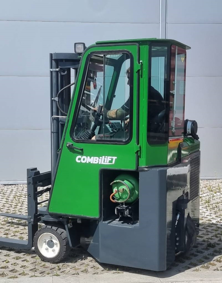 Combilift CB 2500 LPG - Чотириходовий річ-трак: фото 4 Combilift CB 2500 LPG - Чотириходовий річ-трак: фото 4