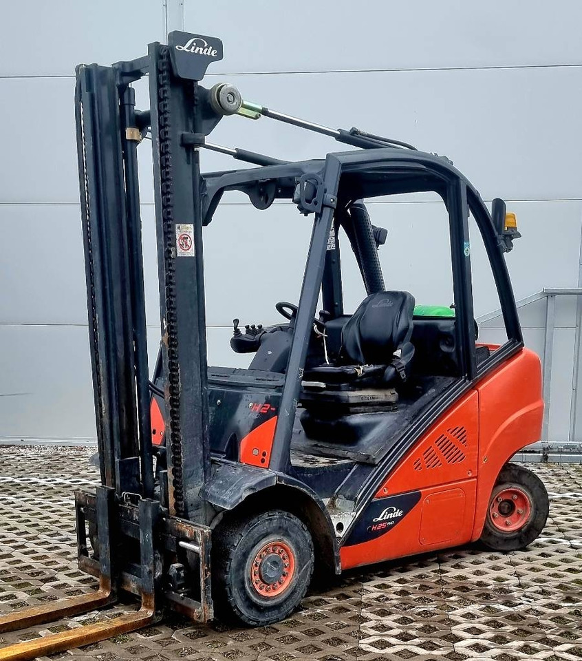 Linde H 25 T - 02 - Газовий навантажувач: фото 3 Linde H 25 T - 02 - Газовий навантажувач: фото 3