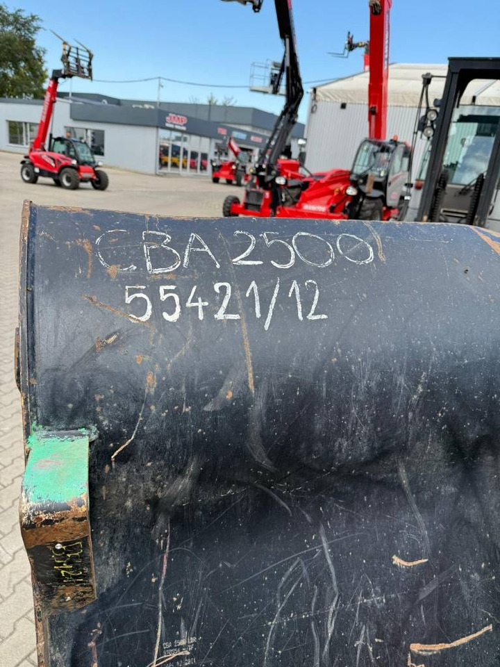 Manitou CBA 2500 LDR 2450mm 2,5m3 570554 - Ківш в категорії Будівельна техніка: фото 3 Manitou CBA 2500 LDR 2450mm 2,5m3 570554 - Ківш в категорії Будівельна техніка: фото 3