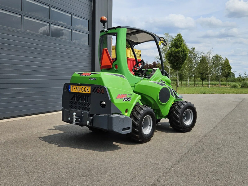 Avant 755i Rental mini-shovel - Гусеничний міні-навантажувач: фото 4 Avant 755i Rental mini-shovel - Гусеничний міні-навантажувач: фото 4