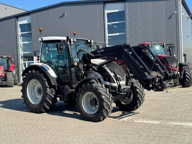 Valtra N104 Hitech5 met voorlader 4700 uur! - Трактор: фото 4 Valtra N104 Hitech5 met voorlader 4700 uur! - Трактор: фото 4