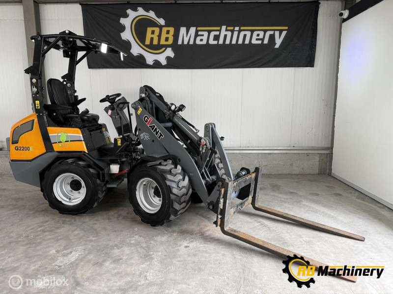 Giant G2200E - Колісний навантажувач: фото 1 Giant G2200E - Колісний навантажувач: фото 1