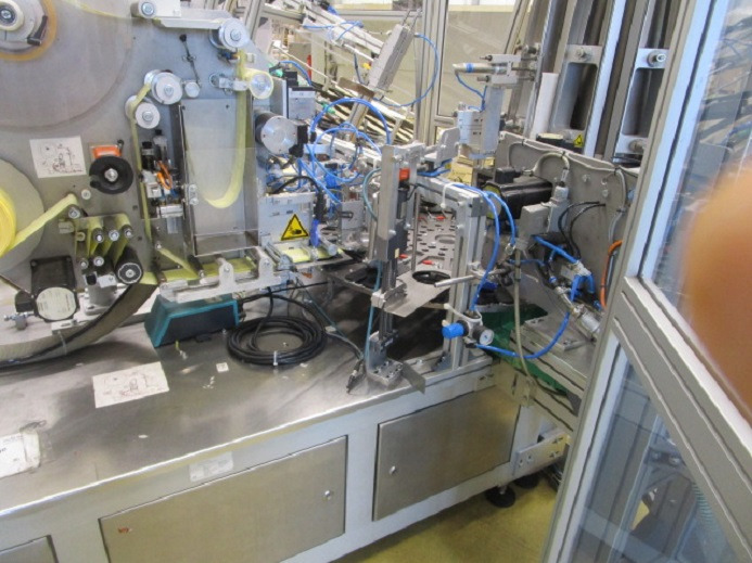 DECKEL ETIKETTIER ANLAGE SCHLEUTER GU 2 DU (RUNDLÄUFER) MIT LÖFFELEINLEGESTATION RNA SRC-N-630-1R - Пакувальне обладнання: фото 4 DECKEL ETIKETTIER ANLAGE SCHLEUTER GU 2 DU (RUNDLÄUFER) MIT LÖFFELEINLEGESTATION RNA SRC-N-630-1R - Пакувальне обладнання: фото 4