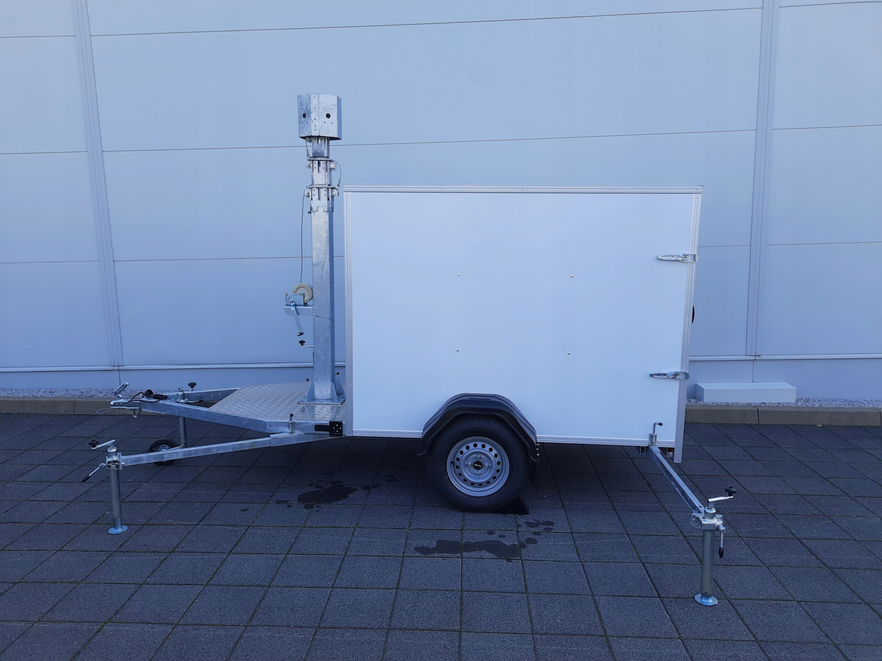 PRZYCZEPA Z MASZTEM TELESKOPOWYM DO MONITORINGU / TRAILER WITH TELESCOPIC MAST FOR MONITORING - Закритий кузов причіп: фото 5 PRZYCZEPA Z MASZTEM TELESKOPOWYM DO MONITORINGU / TRAILER WITH TELESCOPIC MAST FOR MONITORING - Закритий кузов причіп: фото 5