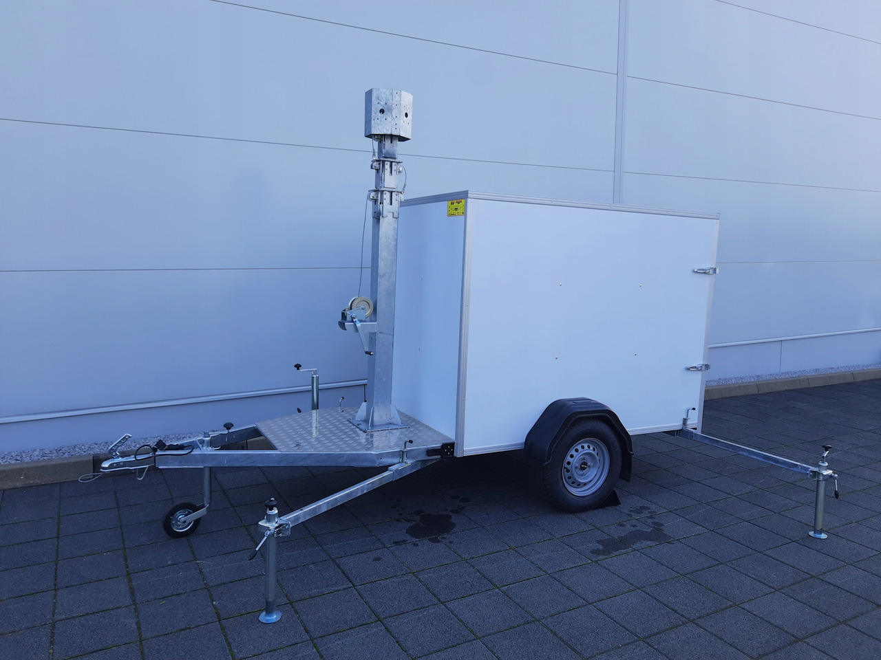 PRZYCZEPA Z MASZTEM TELESKOPOWYM DO MONITORINGU / TRAILER WITH TELESCOPIC MAST FOR MONITORING - Закритий кузов причіп: фото 4 PRZYCZEPA Z MASZTEM TELESKOPOWYM DO MONITORINGU / TRAILER WITH TELESCOPIC MAST FOR MONITORING - Закритий кузов причіп: фото 4