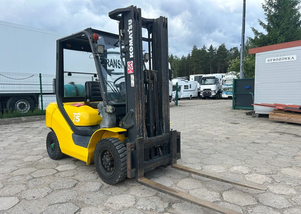 Komatsu FG25HT-16R / WÓZEK WIDŁOWY / 6831 MOTOGODZIN / 2005 ROK !! - Газовий навантажувач: фото 3 Komatsu FG25HT-16R / WÓZEK WIDŁOWY / 6831 MOTOGODZIN / 2005 ROK !! - Газовий навантажувач: фото 3