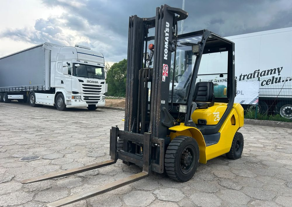 Komatsu FG25HT-16R / WÓZEK WIDŁOWY / 6831 MOTOGODZIN / 2005 ROK !! - Газовий навантажувач: фото 1 Komatsu FG25HT-16R / WÓZEK WIDŁOWY / 6831 MOTOGODZIN / 2005 ROK !! - Газовий навантажувач: фото 1