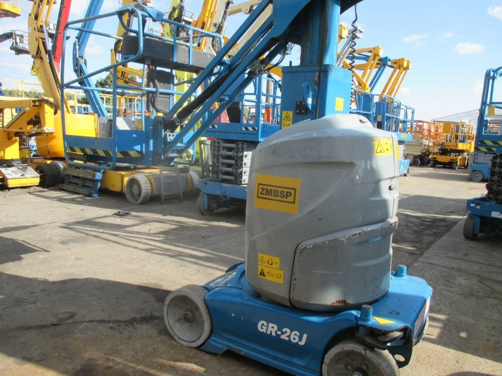 Genie GR 26 J - Вертикальний щогловий підйомник: фото 4 Genie GR 26 J - Вертикальний щогловий підйомник: фото 4