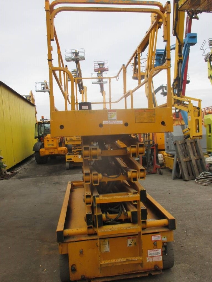 Haulotte Compact 12  - Ножичний підйомник: фото 3 Haulotte Compact 12  - Ножичний підйомник: фото 3