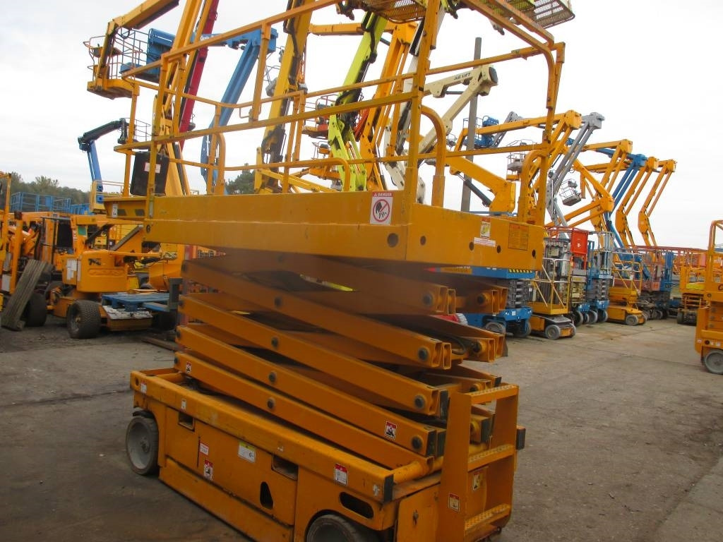 Haulotte Compact 12  - Ножичний підйомник: фото 4 Haulotte Compact 12  - Ножичний підйомник: фото 4