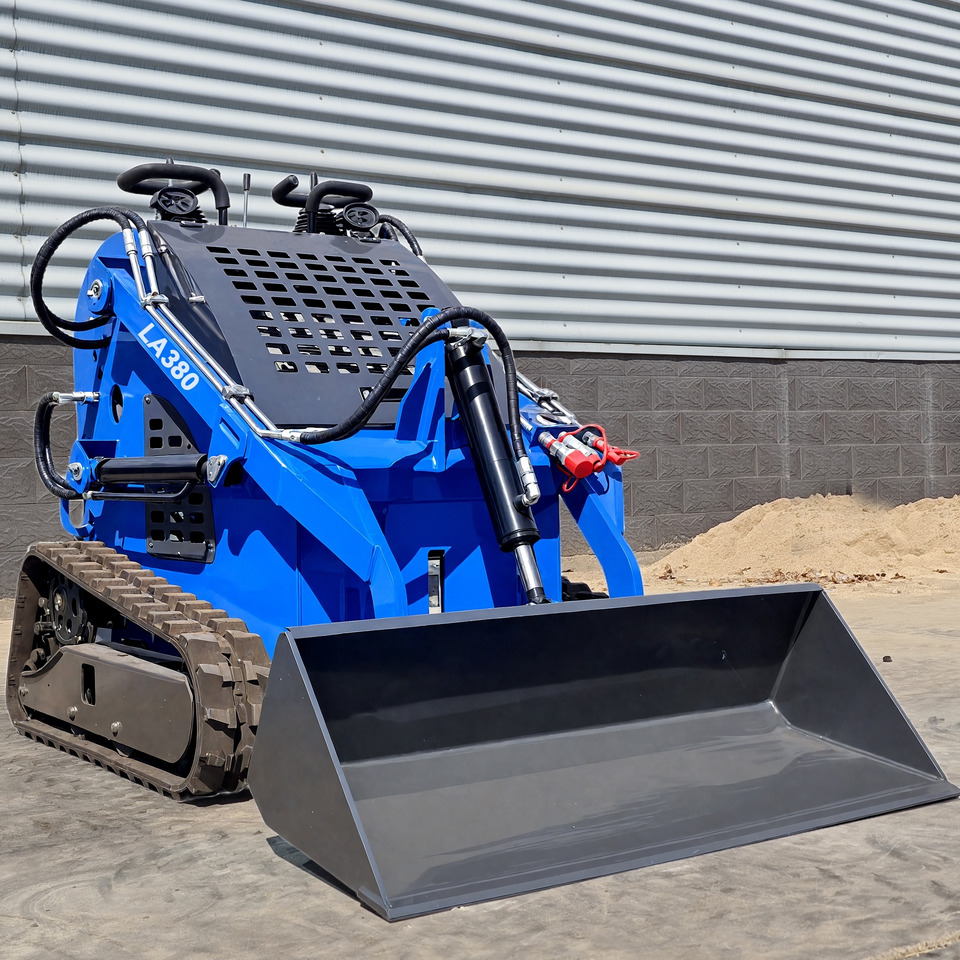 LEZUM LA380 Mini Skid Steer Loader Compact Track Diesel Cheap Mini Skid Steer Loader For Sale With Mini Skid Steer Attachments 4 In 1 Bucket - Міні-навантажувач: фото 3 LEZUM LA380 Mini Skid Steer Loader Compact Track Diesel Cheap Mini Skid Steer Loader For Sale With Mini Skid Steer Attachments 4 In 1 Bucket - Міні-навантажувач: фото 3