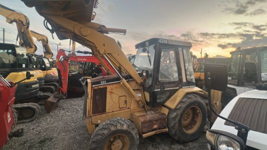 Caterpillar 428 à 13500 € HT - Екскаватор-навантажувач: фото 2 Caterpillar 428 à 13500 € HT - Екскаватор-навантажувач: фото 2