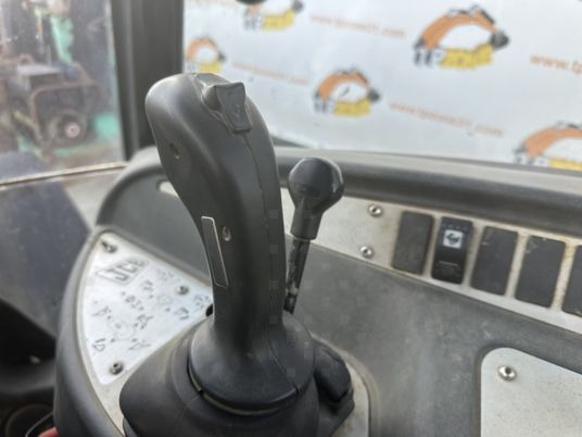 Компактний фронтальний навантажувач JCB 406 à 23500 € HT: фото 10