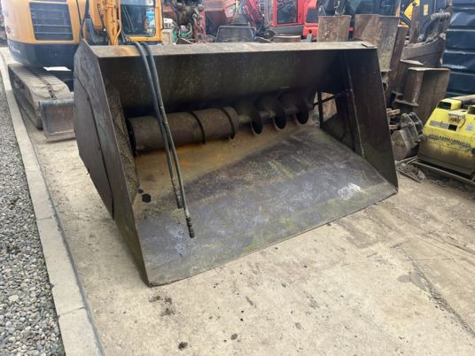 Manitou Godet distributeur - Ківш в категорії Вантажно-розвантажувальна техніка: фото 3 Manitou Godet distributeur - Ківш в категорії Вантажно-розвантажувальна техніка: фото 3