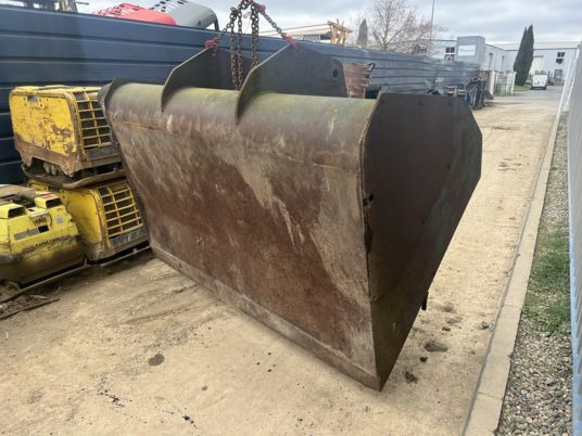 Manitou Godet distributeur - Ківш в категорії Вантажно-розвантажувальна техніка: фото 4 Manitou Godet distributeur - Ківш в категорії Вантажно-розвантажувальна техніка: фото 4