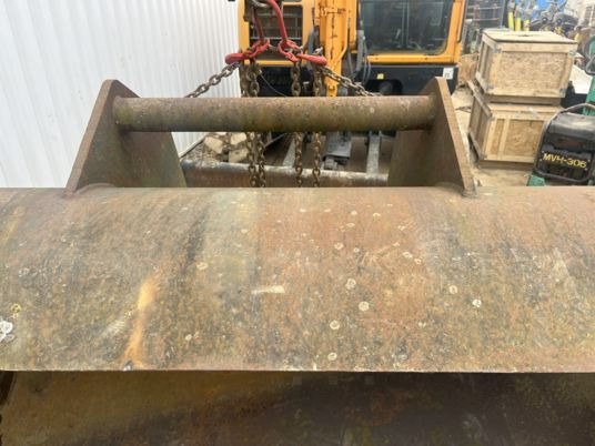 Manitou Godet distributeur - Ківш в категорії Вантажно-розвантажувальна техніка: фото 5 Manitou Godet distributeur - Ківш в категорії Вантажно-розвантажувальна техніка: фото 5