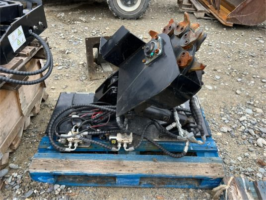 Rogneuse de souche pour mini chargeur - Подрібнювач пнів: фото 2 Rogneuse de souche pour mini chargeur - Подрібнювач пнів: фото 2