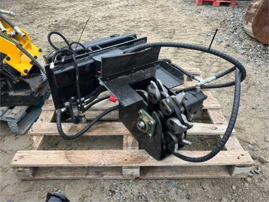 Rogneuse de souches pour minichargeur - Подрібнювач пнів: фото 1 Rogneuse de souches pour minichargeur - Подрібнювач пнів: фото 1