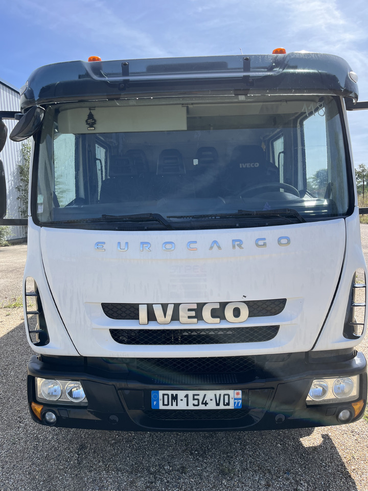 Iveco Eurocargo 100E22 caisse double cabine 7 places - Вантажівка з закритим кузовом: фото 2 Iveco Eurocargo 100E22 caisse double cabine 7 places - Вантажівка з закритим кузовом: фото 2