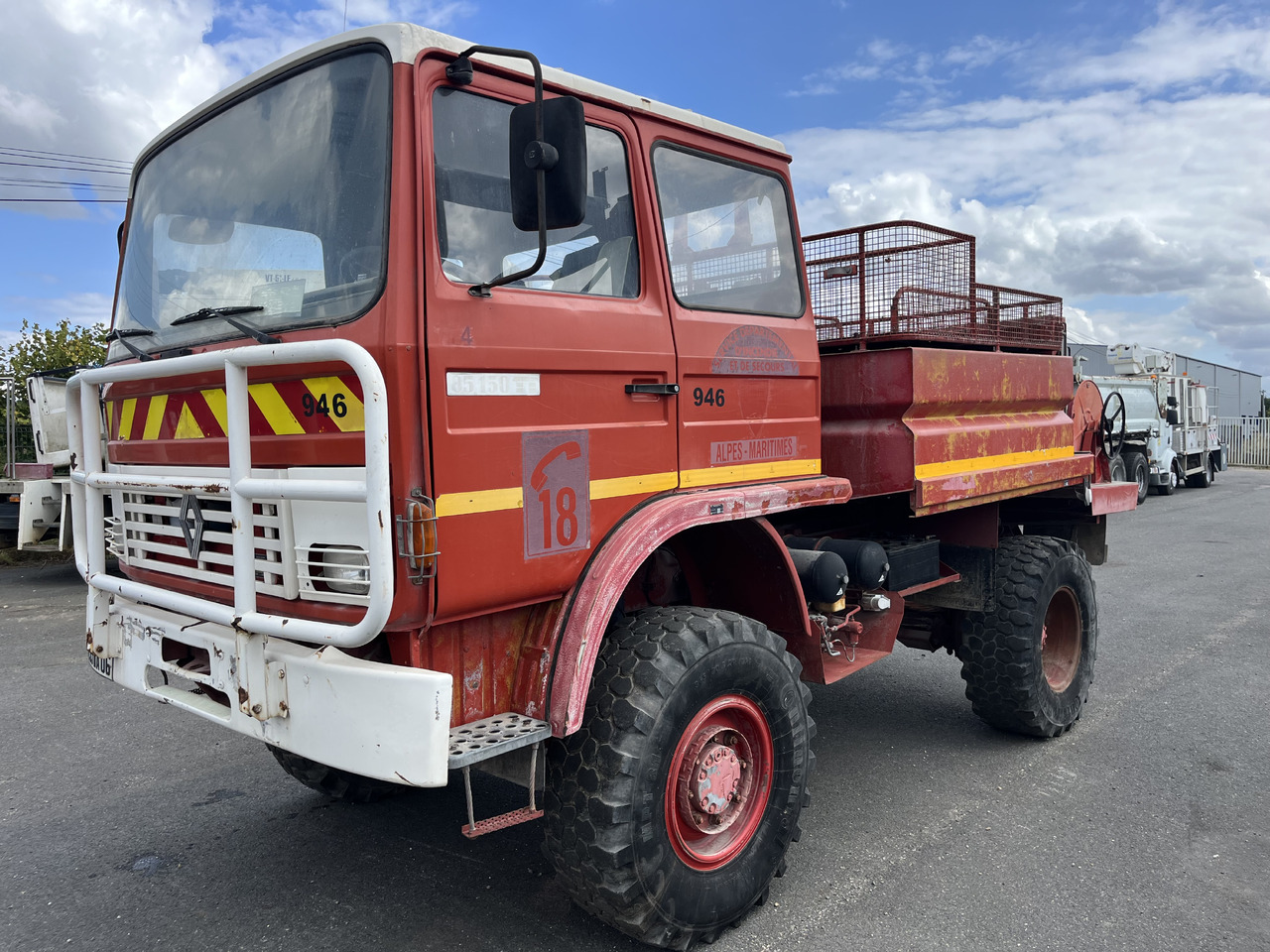 RENAULT 85-150 4x4 ccf citerne - Пожежна машина: фото 1 RENAULT 85-150 4x4 ccf citerne - Пожежна машина: фото 1