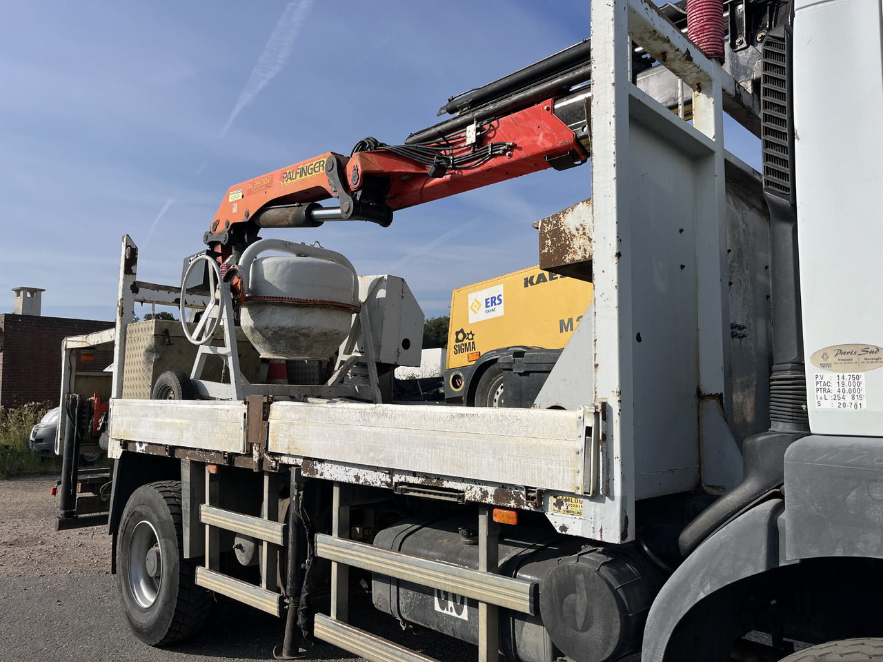 RENAULT Kerax 370dci 4x4 plateau grue Palfinger pk29002 - Бортова вантажівка/ Платформа, Вантажівка з маніпулятором: фото 3 RENAULT Kerax 370dci 4x4 plateau grue Palfinger pk29002 - Бортова вантажівка/ Платформа, Вантажівка з маніпулятором: фото 3