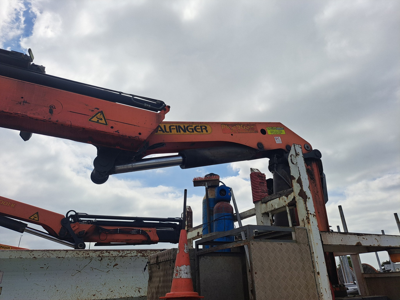 RENAULT Kerax 370dci 4x4 plateau grue Palfinger pk29002 - Бортова вантажівка/ Платформа, Вантажівка з маніпулятором: фото 2 RENAULT Kerax 370dci 4x4 plateau grue Palfinger pk29002 - Бортова вантажівка/ Платформа, Вантажівка з маніпулятором: фото 2