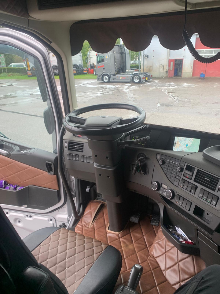 Бортова вантажівка/ Платформа, Вантажівка з маніпулятором Volvo FH4 [ Copy ]: фото 10