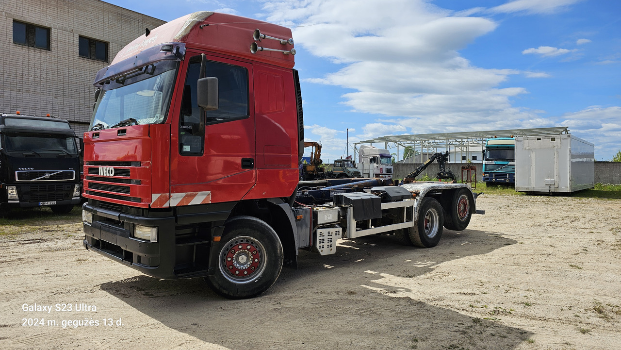 IVECO 240E42 6x2 - Гаковий мультиліфт вантажівка: фото 1 IVECO 240E42 6x2 - Гаковий мультиліфт вантажівка: фото 1