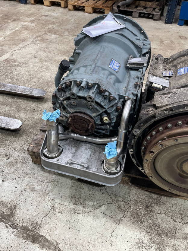 ZF ZF Ölkühler Wärmetauscher Getriebeölkühler Ecolife 6AP 1400 1700 - Масляний радіатор в категорії Автобуси: фото 4 ZF ZF Ölkühler Wärmetauscher Getriebeölkühler Ecolife 6AP 1400 1700 - Масляний радіатор в категорії Автобуси: фото 4