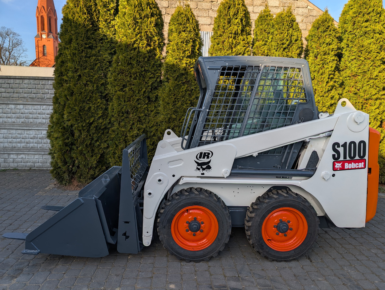 BOBCAT S100 - Міні-навантажувач: фото 1 BOBCAT S100 - Міні-навантажувач: фото 1
