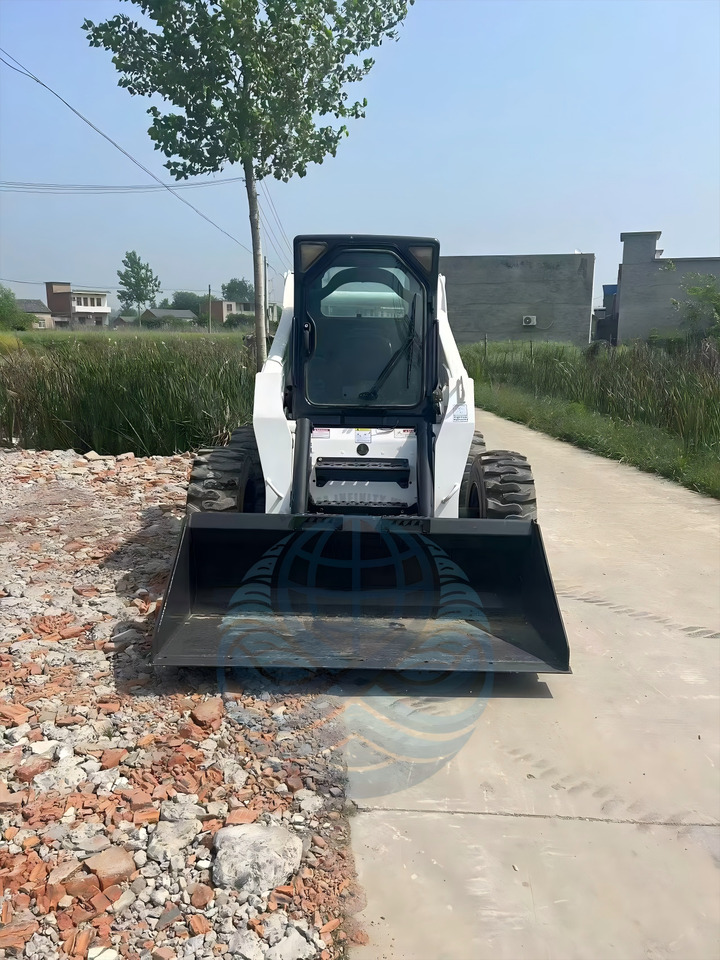 BOBCAT 330 - Міні-навантажувач: фото 4 BOBCAT 330 - Міні-навантажувач: фото 4
