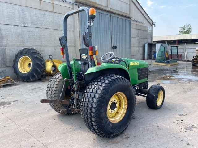 JOHN DEERE 4710 - Трактор: фото 4 JOHN DEERE 4710 - Трактор: фото 4