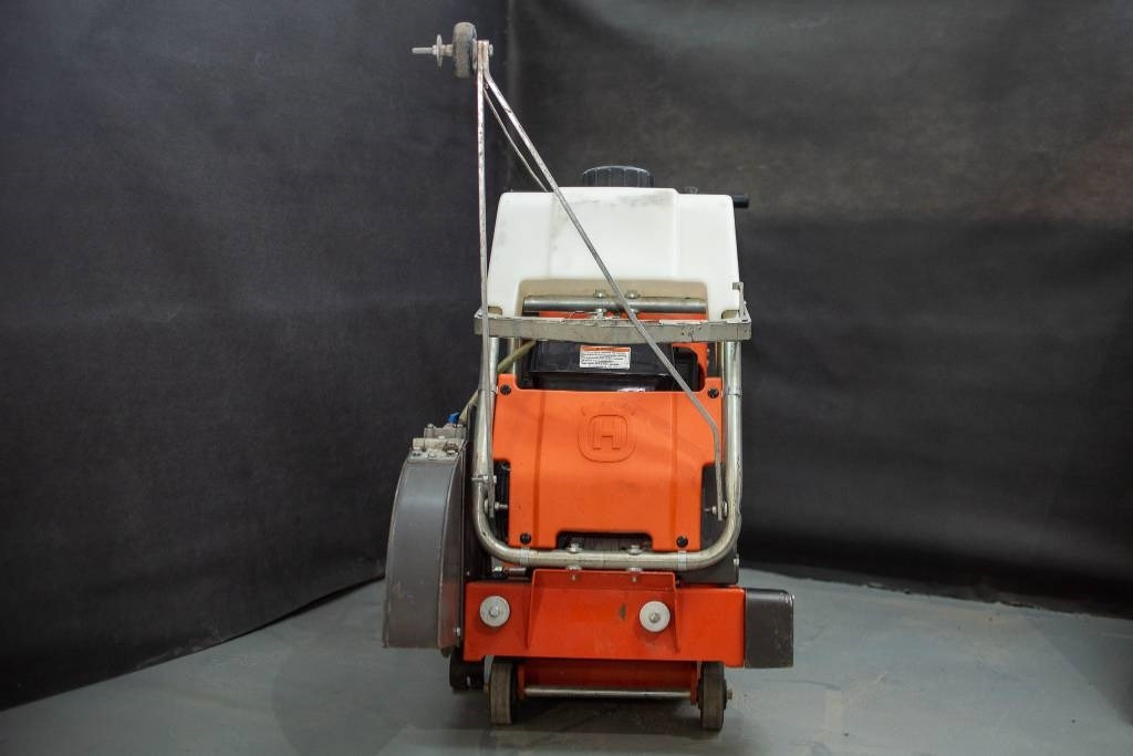 Husqvarna FS413 - Асфальтоукладальна машина: фото 1 Husqvarna FS413 - Асфальтоукладальна машина: фото 1