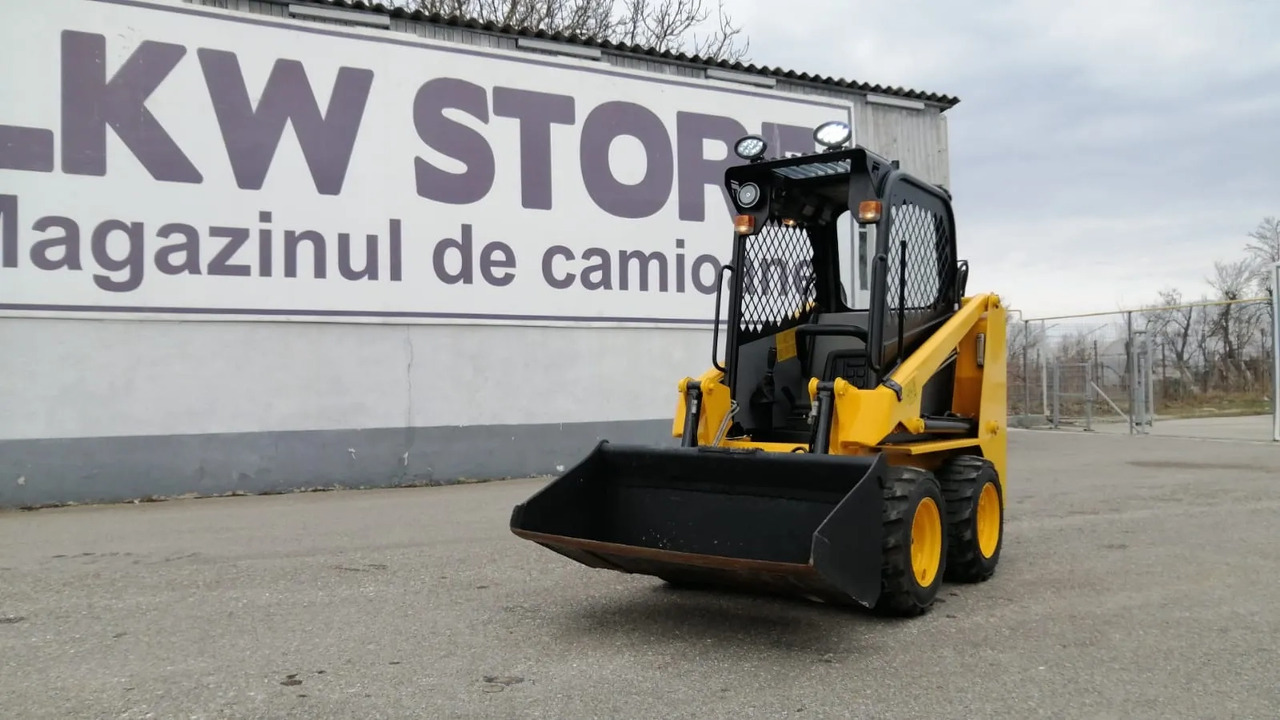 Bobcat Front Loader Ram Italia FM 120 – Hammer Installation - Міні-навантажувач: фото 1 Bobcat Front Loader Ram Italia FM 120 – Hammer Installation - Міні-навантажувач: фото 1
