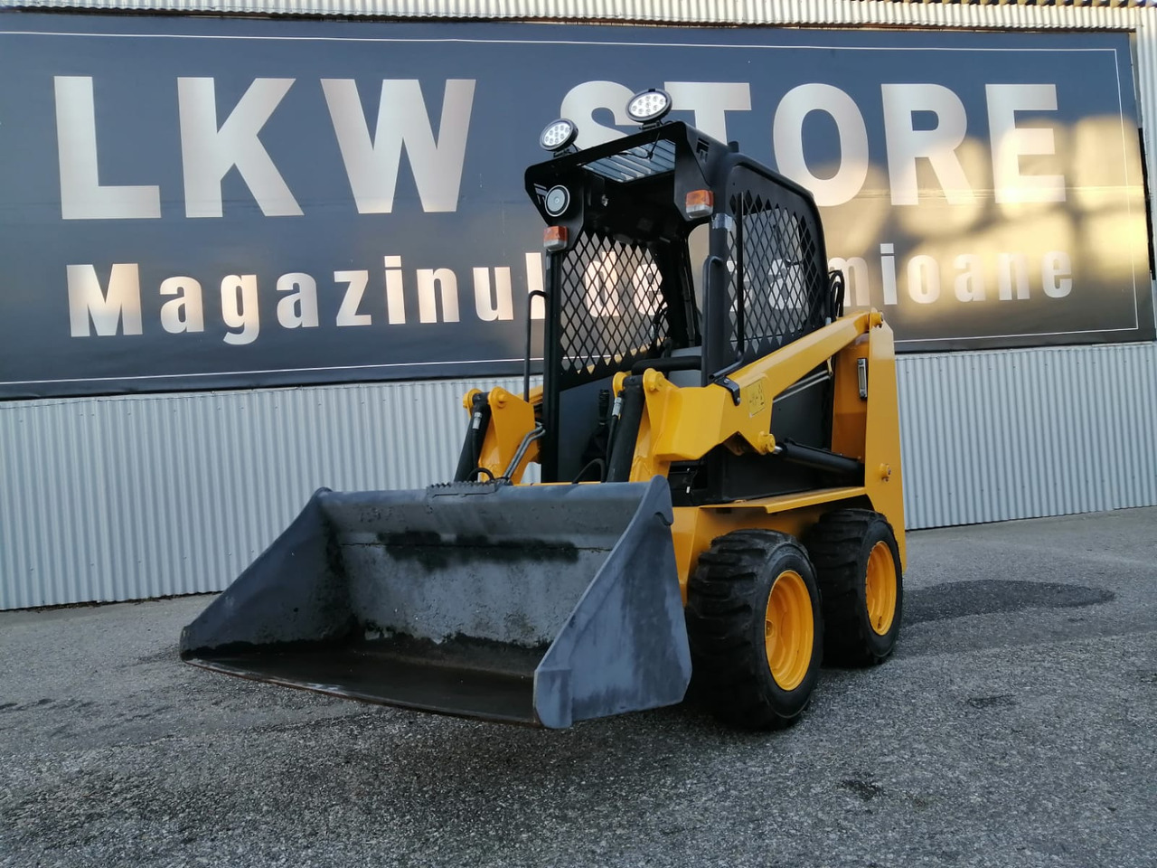 Bobcat Front Loader Ram Italia FM 120 – Hammer Installation - Міні-навантажувач: фото 1 Bobcat Front Loader Ram Italia FM 120 – Hammer Installation - Міні-навантажувач: фото 1