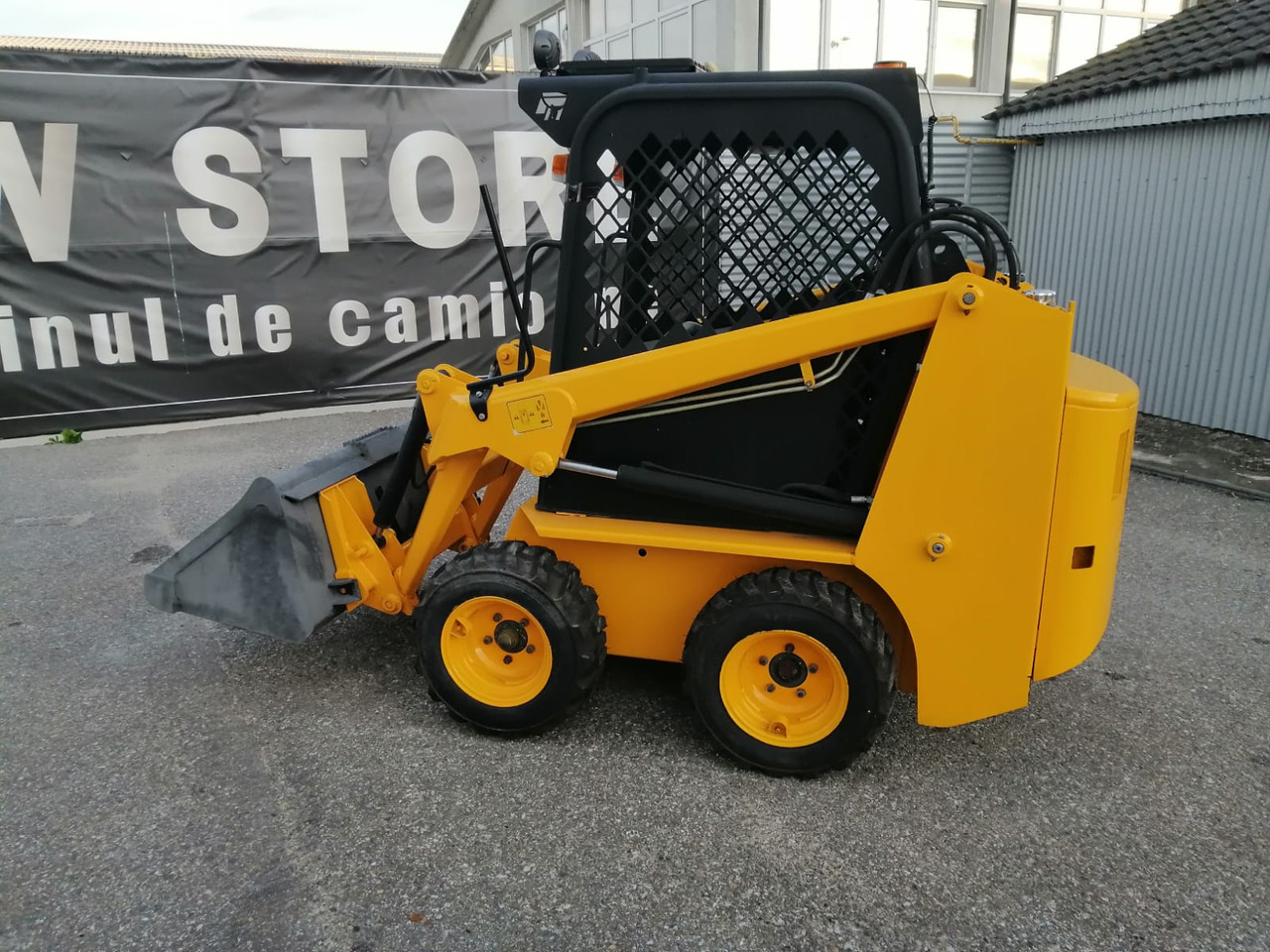 Bobcat Front Loader Ram Italia FM 120 – Hammer Installation - Міні-навантажувач: фото 4 Bobcat Front Loader Ram Italia FM 120 – Hammer Installation - Міні-навантажувач: фото 4