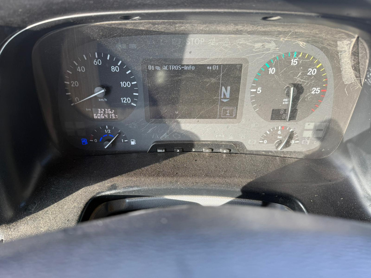 Самоскид вантажівка MERCEDES-BENZ ACTROS TIPPER: фото 7 Самоскид вантажівка MERCEDES-BENZ ACTROS TIPPER: фото 7